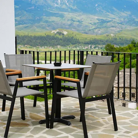 Castlefront Appartamento Gjirokastër