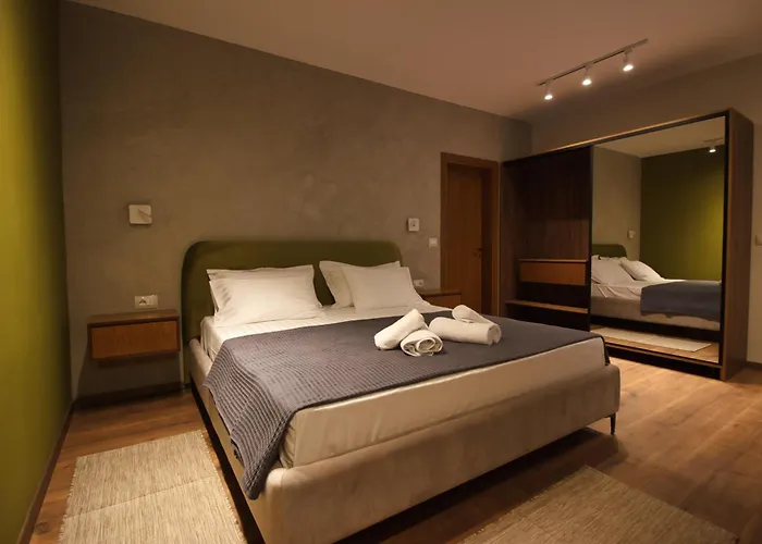 Castlefront Apartment *