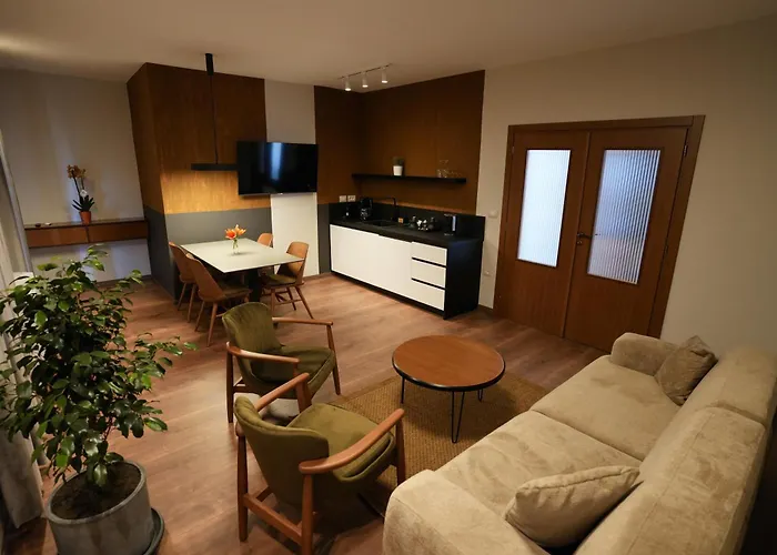 Castlefront Apartment *