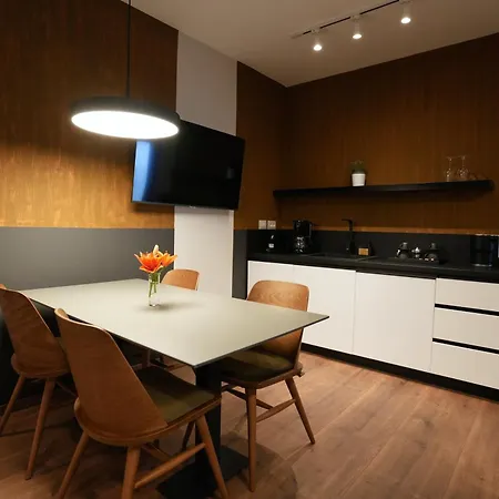 Castlefront Apartament *