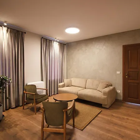 Castlefront Apartament *